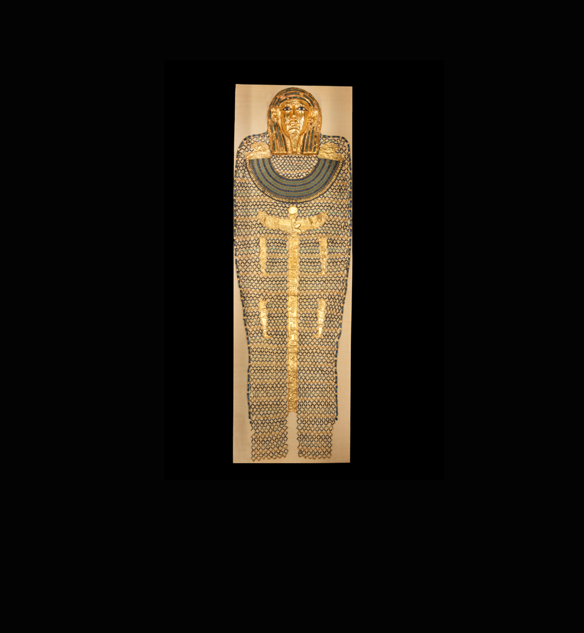 قناع ذهبي وأربطة مومياء لـ حقا- إم-سا-اف