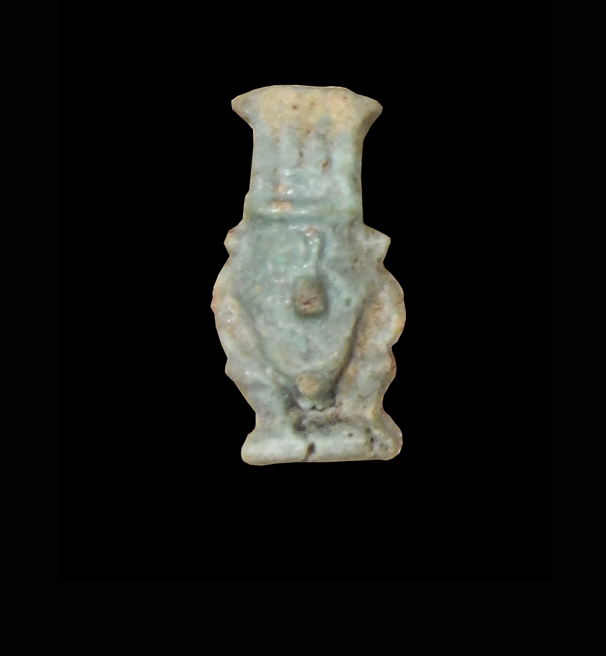 تميمة من الفاينس على هيئة ناووس